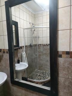 Leopard Tree Guesthouse - Springbok - 3