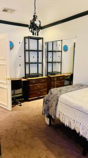 Women Only Oasis in City Center Private Bedroom Large Estate View Pool Encino Hills Sherman Oaks 405-101 xSepulveda - - 7