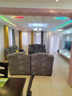 Silverwood house 6 bedroom - - 0