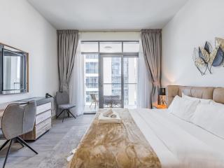 Modern Retreat with Balcony and Burj Khalifa View - 8