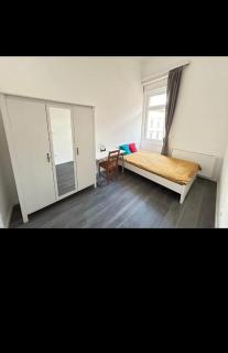 Stylish Riverside Rooms - 4