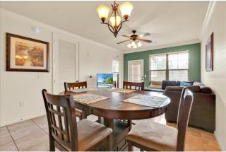 2 Bedroom Pool View Balcony Condo Close to Disney - 1