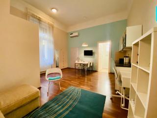 Stylish Central 1BR Apt - Flora's House - Budapest - 4