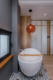 Sea Pod Luxury Container House - 1