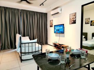 Sea & City View Apartment 3BR 10PAX - George Town - 7