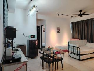 Sea & City View Apartment 3BR 10PAX - George Town - 1