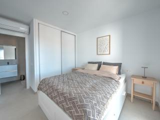 Modern townhouse with 3 terraces, pool and views - 4