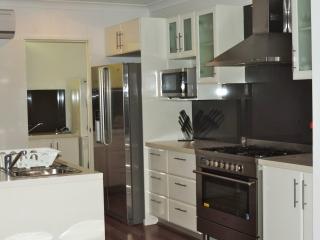 2 bedroom apartment in leafy suburb - Jindalee - 5