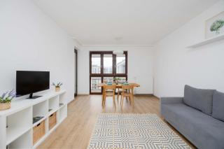 Family Apartment with Air Conditioning and Parking in Warsaw's Mokotów District by Noclegi Renters - Varsavia - 9