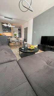 Exclusive apartment close to the Trnava center with BBQ garden and free parking - Trnava - 2