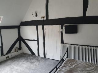 Dares Farmhouse - Farnham - 1