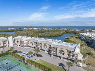 Bay Village 126- Charming Beachfront 2BR 2BA Condo with Balcony condo - Fort Myers Beach - 7