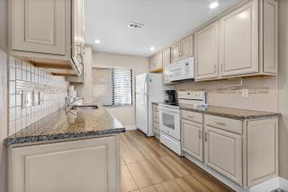 Bay Village 126- Charming Beachfront 2BR 2BA Condo with Balcony condo - 8