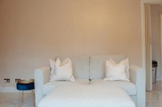 Modern 1-Bed House with Parking Near Kirkstall - Horsforth - 2