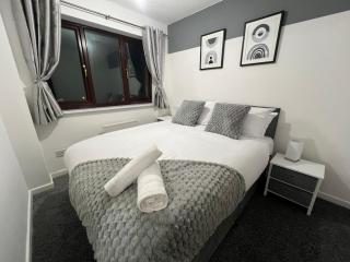 Newly Refurbed 3 Bed House With Football Table in Smethwick - Birmingham - 3