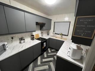 Newly Refurbed 3 Bed House With Football Table in Smethwick - Birmingham - 5