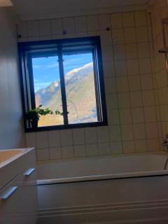 Spacious Trolltunga apartment close to the city center, good parking - 3