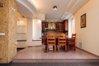 Large 3-Room Apartment with Panoramic City Views and on-site parking included - Chişinău - 0