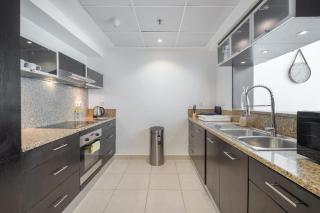 StayShort - Elegant 1-Bedroom Apartment for 4 in Dubai Marina - 8