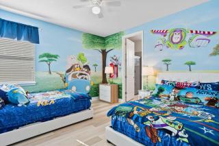 Sun-filled 6 Bdrm Home with Game Room at Encore - Orlando - 0