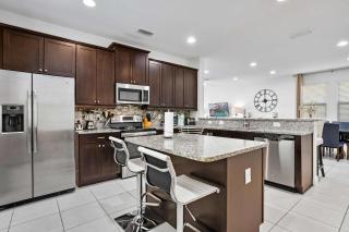 Sun-filled 6 Bdrm Home with Game Room at Encore - Orlando - 3