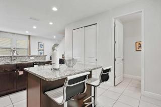 Sun-filled 6 Bdrm Home with Game Room at Encore - Orlando - 2