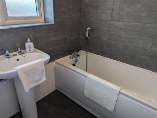 Coastal Haven 4 Bedroom - South Shields - 2