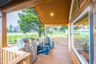 Rainforest Tiny Home Retreat Rustic Modern - 9