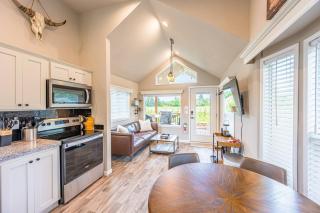 Rainforest Tiny Home Retreat Industrial 26 - Forks - 6