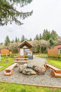 Rainforest Tiny Home Retreat Industrial 26 - Forks - 9