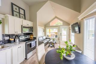 Rainforest Tiny Home Retreat Farmhouse 18 - 5