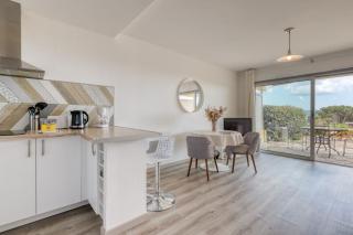 Peaceful Retreat with Stunning Sea View Private Terrace & Garden - Le Lavandou - 5