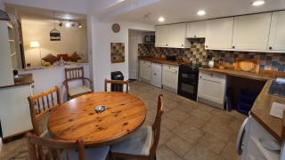 Charming 2BR Edwardian House in Market Town - 9