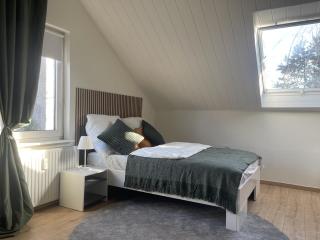 Gemütliches Mansarden-Apartment mit 2 Schlafzimmern & separater Küche - 9