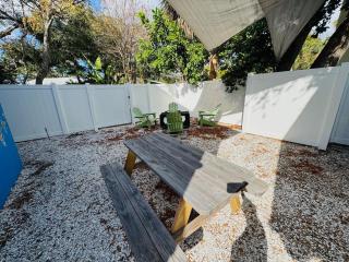 Penny Lane Studio - Cozy Oasis with Fire Pit - Dunedin - 5