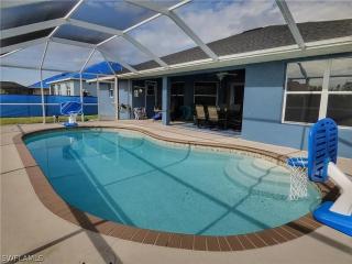Heated Pool, Foosball & Pet Friendly - Villa Blue Oasis - Roelens - Matlacha - 9
