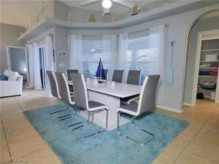 Heated Pool, Foosball & Pet Friendly - Villa Blue Oasis - Roelens - Matlacha - 3