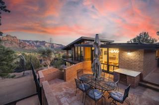 Stunning Views Uptown Home with Hot Tub Gym and Fire pit - Sedona - 5