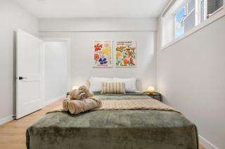 2 Bedroom Spacious & Private Guest Suite - King Size Bed TV in Room, 58" Smart TV in Living Room, In-suite Laundry, Private Entrance & More - 1