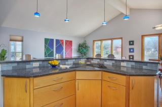 5 bedroom, 3 bath - Sleeps 12, Great for Families - 6
