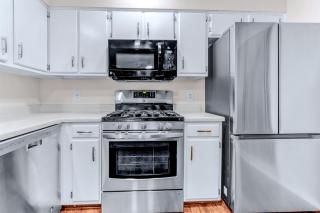Aloha 4Br Private Pool Tiki Bar & Game Lounge! - San Antonio - 2