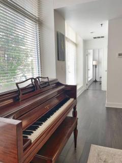 Yale Modern Downtown Chateau - 5