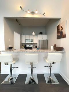 Yale Modern Downtown Chateau - 2