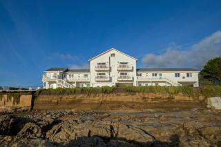 Black Sands Inn - 8