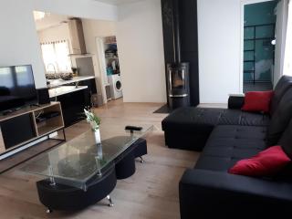 Maison au calme sur grand terrain avec piscine - 9