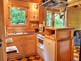 Chalet charmant avec terrasse au pied du Pleney, proche centre et parking - FR-1-524-89 - 2