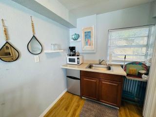 Brew You Bungalow - Cozy Oasis with Fire Pit - 5