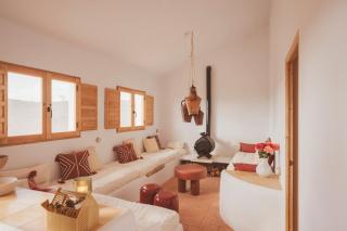 Cortijo Banana, villa rural para grupos grandes y piscina privada entre olivos - 2