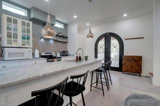 Near Lake Travis and Marina Modern Austin Getaway! - Austin - 6
