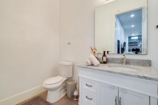 Near Lake Travis and Marina Modern Austin Getaway! - Austin - 3